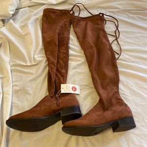 Woman’s above knee boot size 7 1/2 NWT